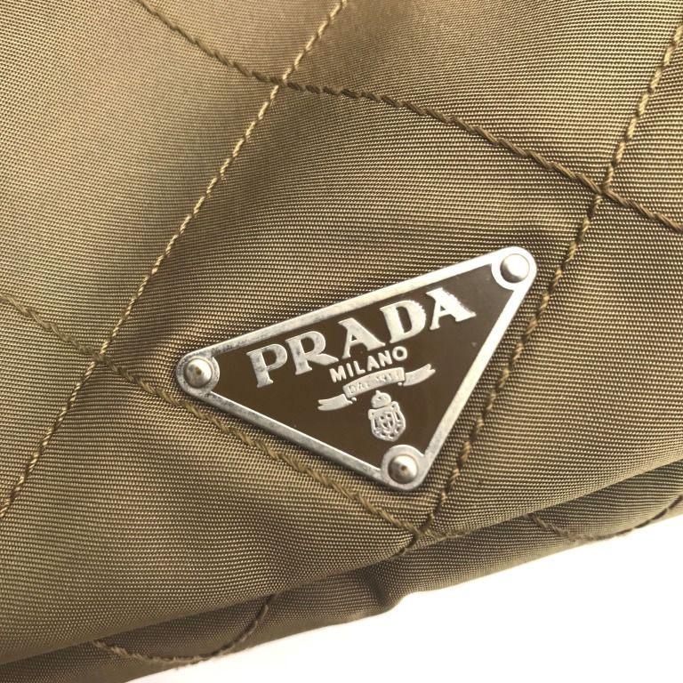 良品 PRADA プラダ 三角ロゴ テスート ナイロン キルティング ボディ ショルダー バッグ カーキ a2628 PRADA - 良品 PRADA プラダ 三角ロゴ テスート ナイロン キルティング