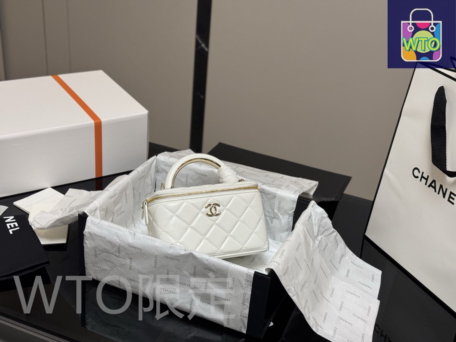 CHANEL 小型化粧箱 極美品 CHANEL シャネル マトラッセ ミニショッピングバッグ