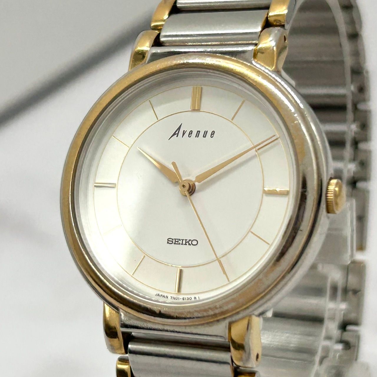 電池交換済 稼働品 SEIKO セイコー Avenue アベニュー レディース 腕時計 7N01-6110 コンビカラー シルバー ゴールド クオーツ アナログ ホワイト文字盤 エレガント クラシック ドレスウォッチ 5気圧防水 クリーニング済 G6