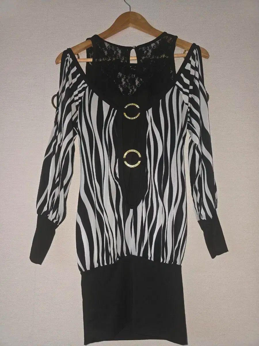 姉ギャル ヴィンテージ ゼブラ パータン ショルダー スリット ブラック ミニ ONE PIECE