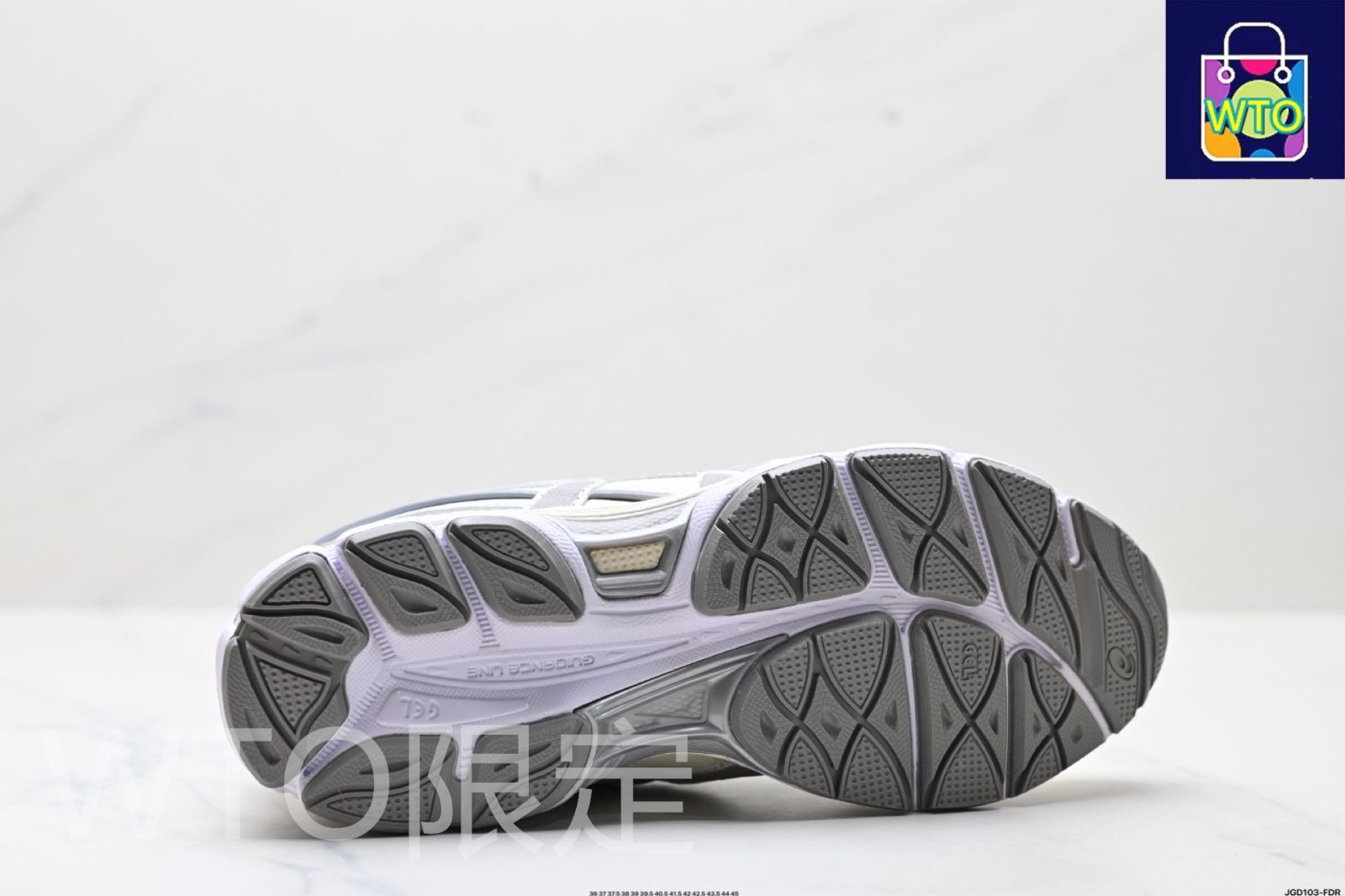 アシックス ASICS GEL - NYC 2055 は 通気性のあるメッシュ素材と一部の合成革素材を組み合わせた upper 鞋面 を採用しています-WTO輸入1 KIN-KAAI_COM