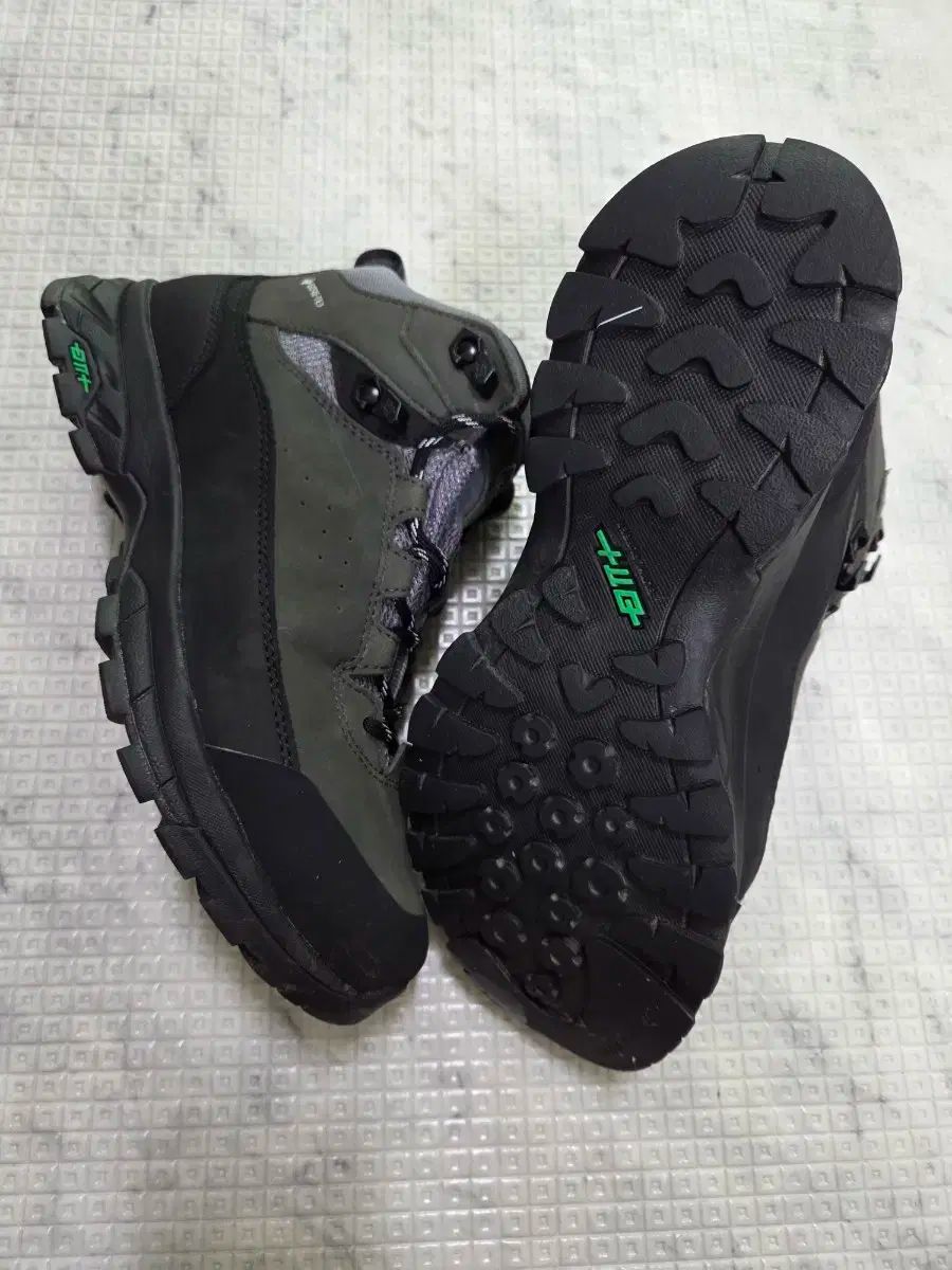 新作期間限定割引実施中! Kolon Sport コーロンスポーツ ミッド レディース登山靴 250