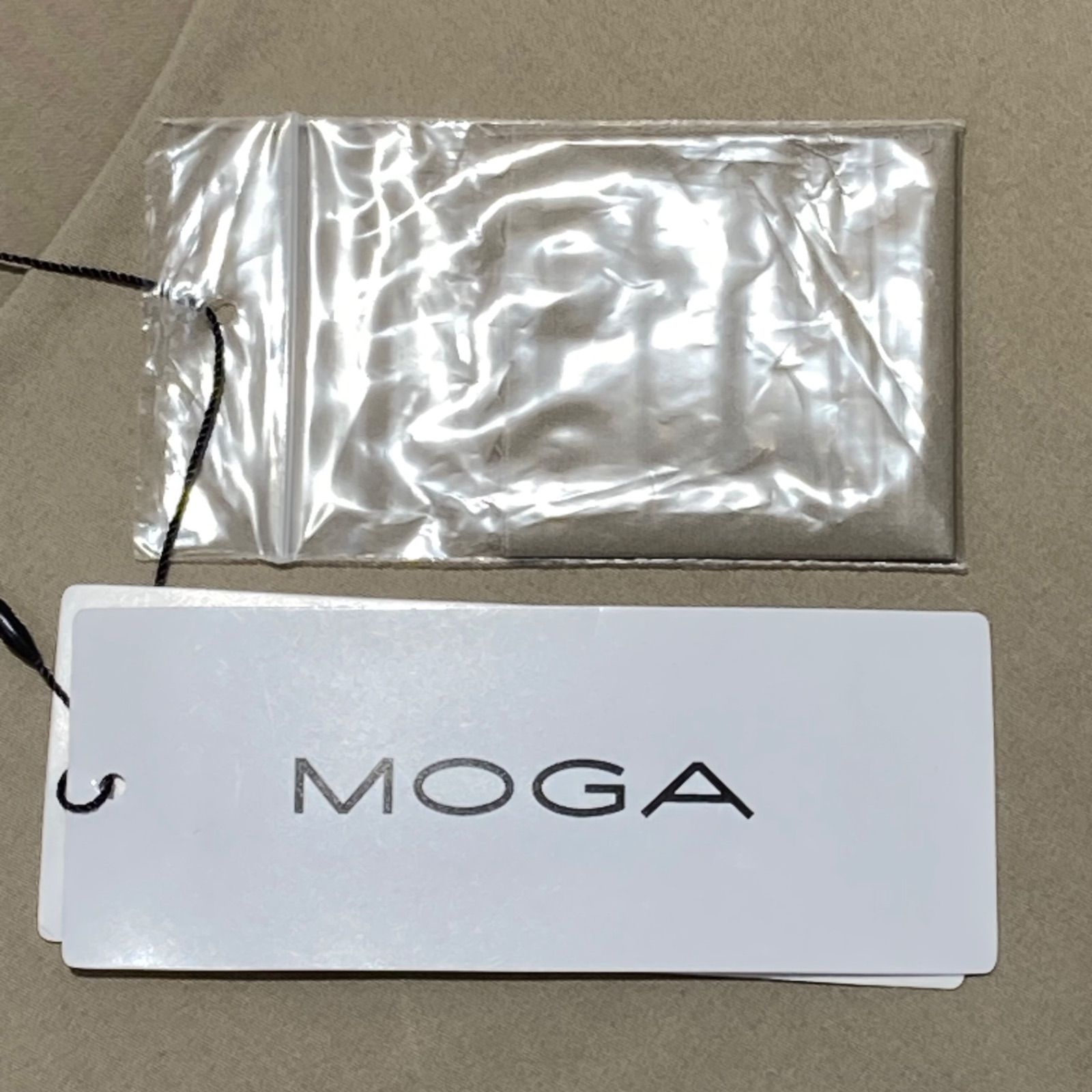 ベージュ