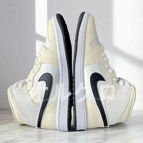 新品Jordan Air Jordan 1 mid coconut milkです 男女兼用0047 - メルカリ