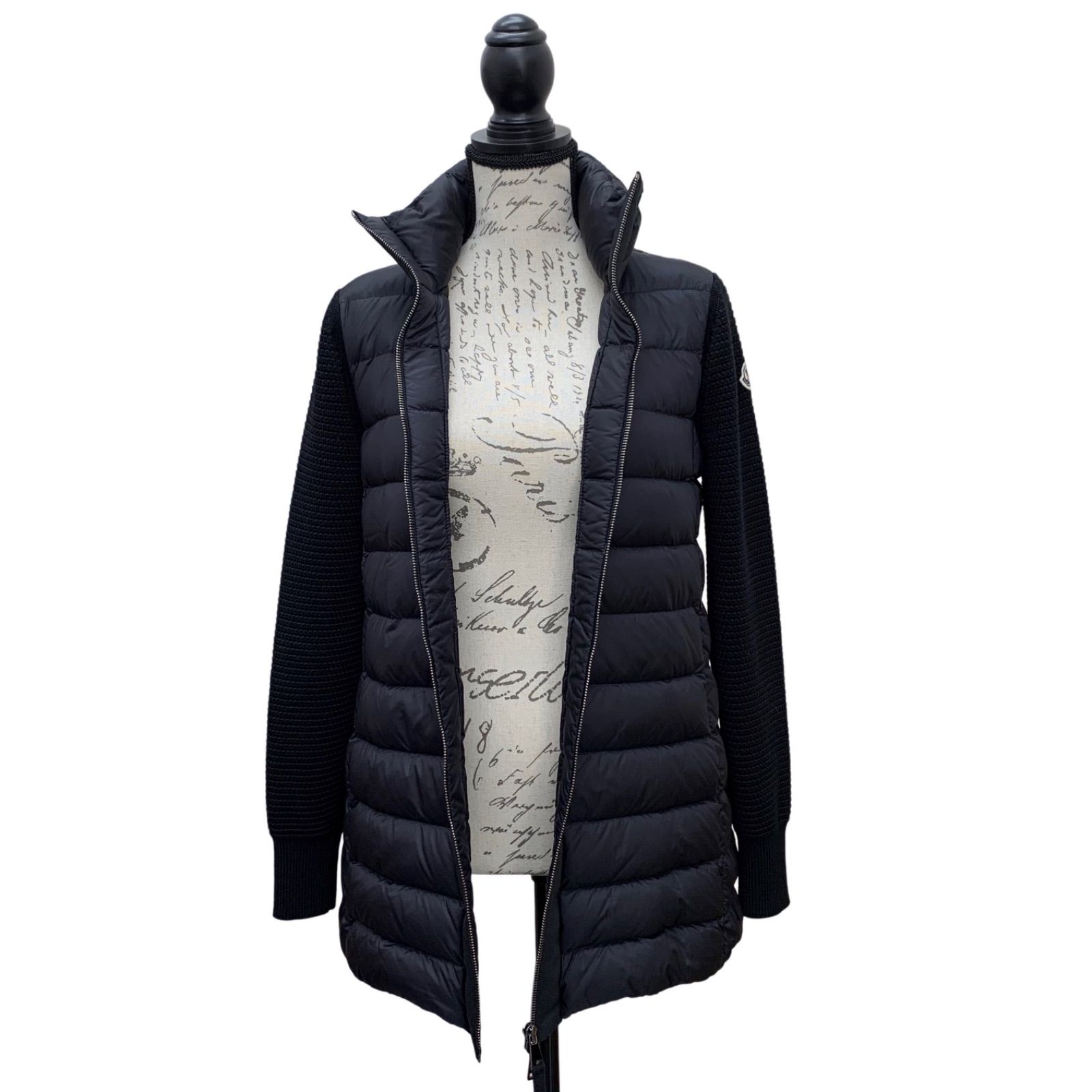 極美品】MONCLER モンクレール ハイブリッド ダウンニット 切り替え カーディガン 黒 XS D20939490500 98124 - メルカリ