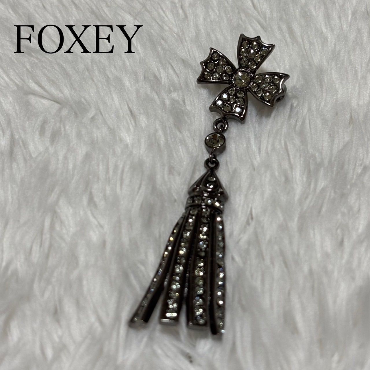 FOXEY フォクシー タッセル ラインストーン ブローチ