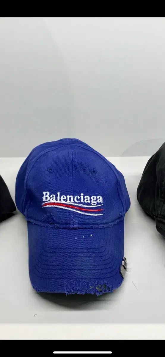 BALENCIAGA バレンシアガ ピアス ボールキャップ
