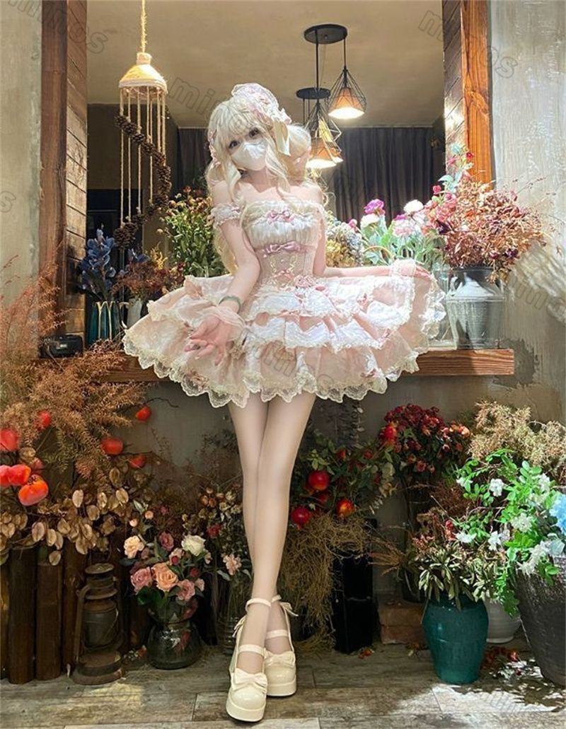 優雅なドール感デザイン 華やかなフリル＆リボン装飾