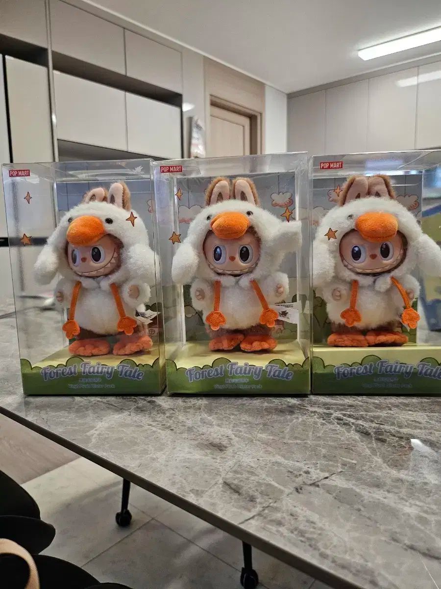 ピーターラビット 絵本21冊＋F. Warne & Co.製木製本立て Amazon.co.jp