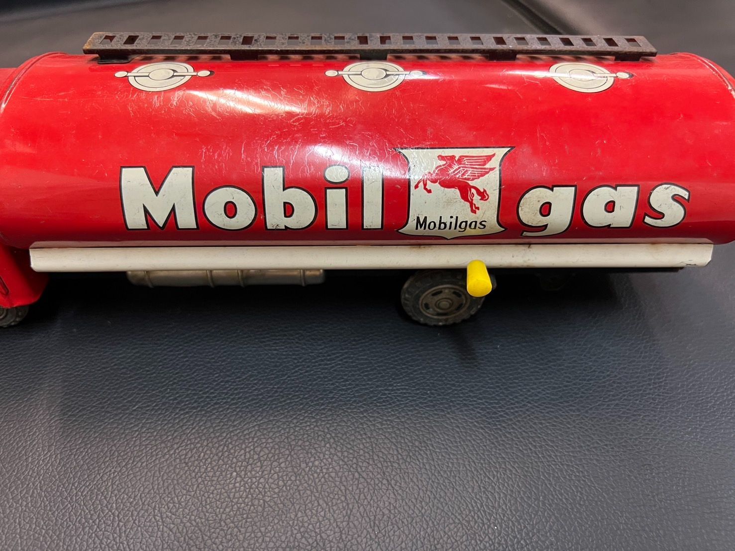 Mobilgas タンクローリー 超希少 ヴィンテージ Mobilgas ブリキ製タンクローリー（フリクション