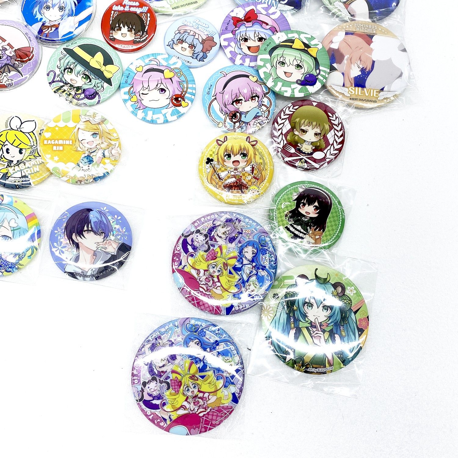 【★加古川物流】中古品 美少女系 缶バッジ 五等分の花嫁 二乃 四葉 五月 ウマ娘 東方 霊夢 レミリア・スカーレット チルノプロセカ 日野森雫 青柳冬弥 MEIKO リン アイドルプリキュア 等 まとめ 【721】 ☆加古川物流】中古品 美少女系 缶バッジ 五等分の花嫁 二乃