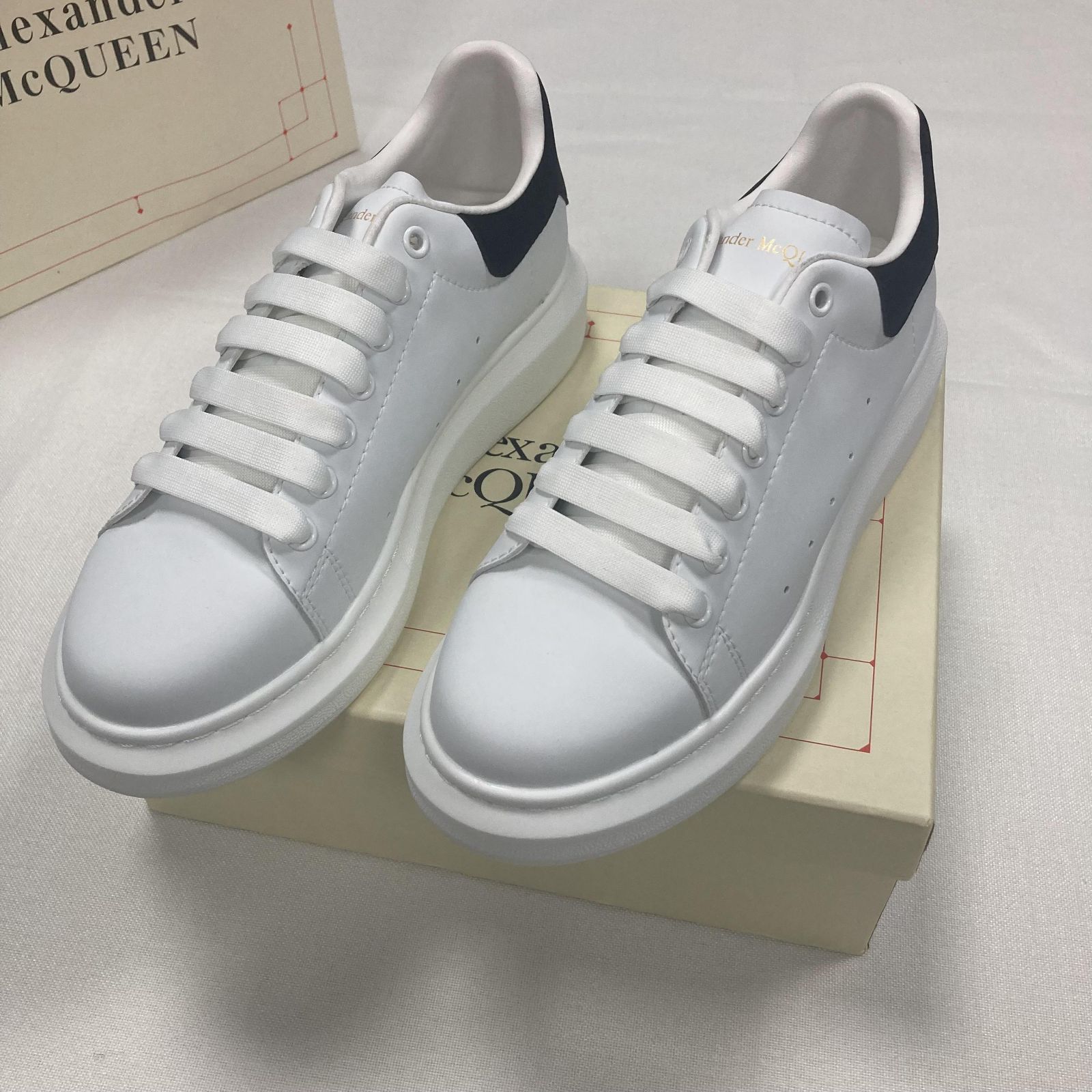 新品未使用 ALEXANDER MCQUEEN アレキサンダーマックイーン スニーカー Low ホワイト - メルカリ