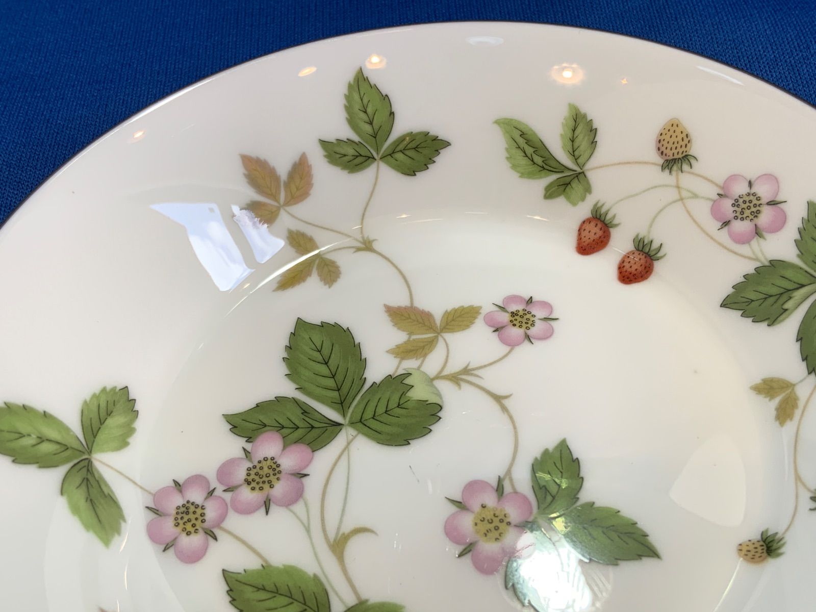 ウェッジウッド ワイルドストロベリー フルーツソーサー13㎝ WWW_SKLAD-KIRPICHA_RU