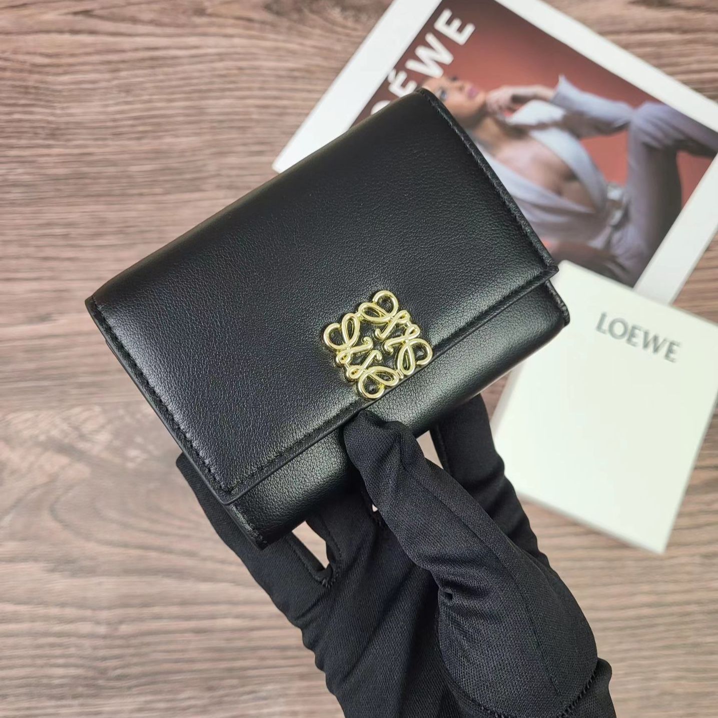 新品未使用 脂っこく LOEWE 財布