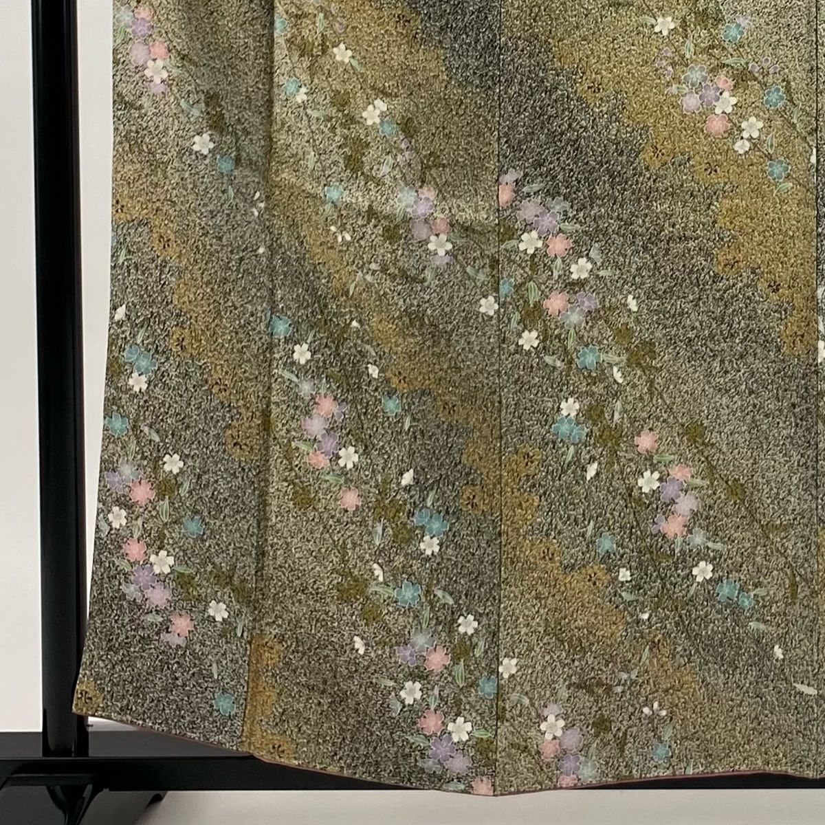 美品】 小紋 身丈159cm 裄丈64cm M 袷 桜 幾何学模様 金彩 灰緑 正絹