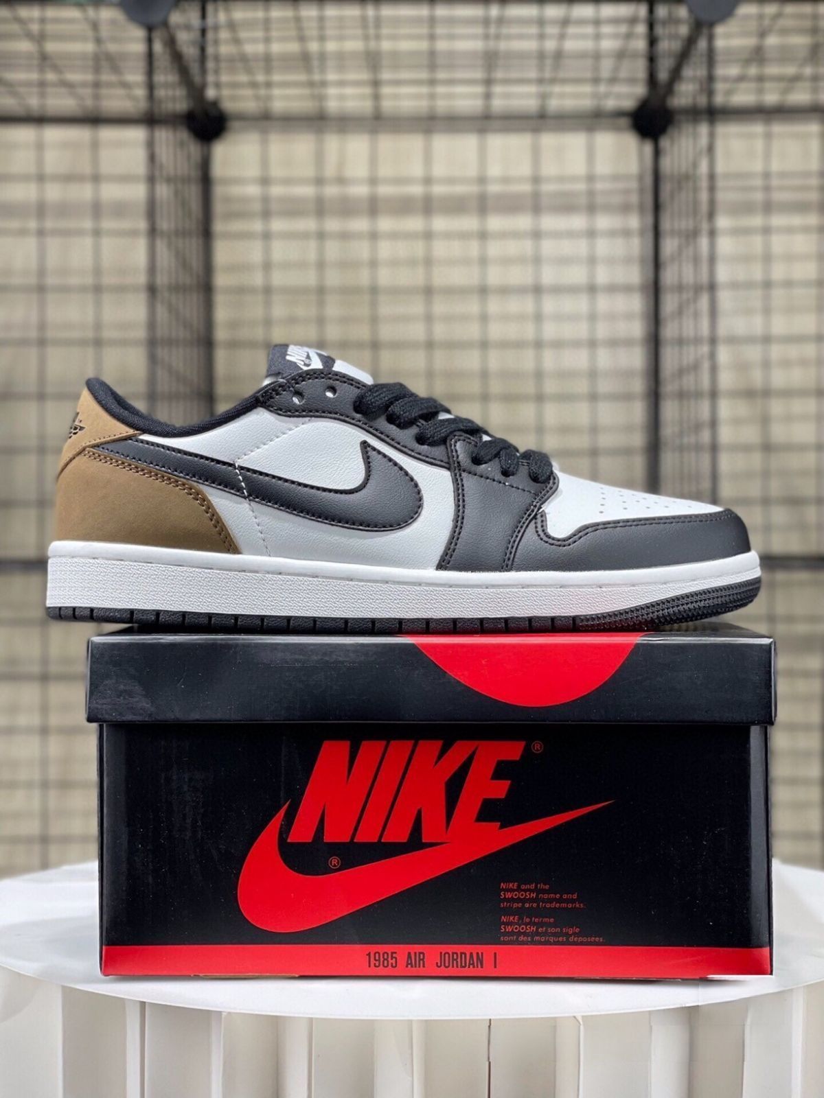 中古】NIKE AIR JORDAN MID SE BLACK/SKY J ORANGE-SKY J MAUVE