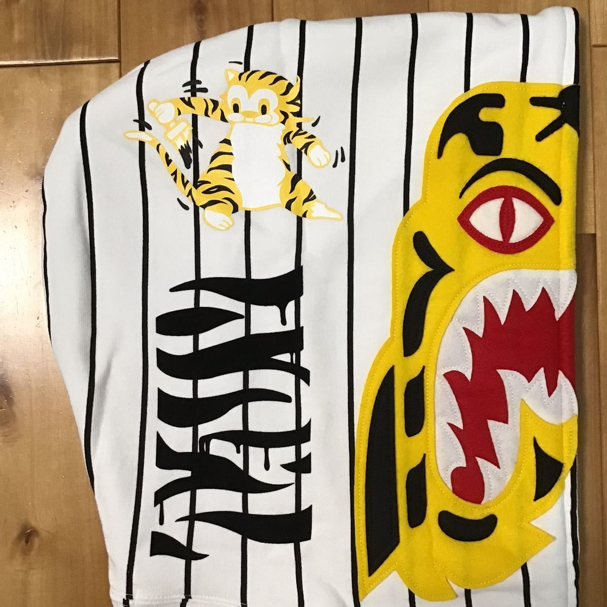 A BATHING APE× 阪神タイガース　コラボ　タイガーパーカー　Lカラーホワイト