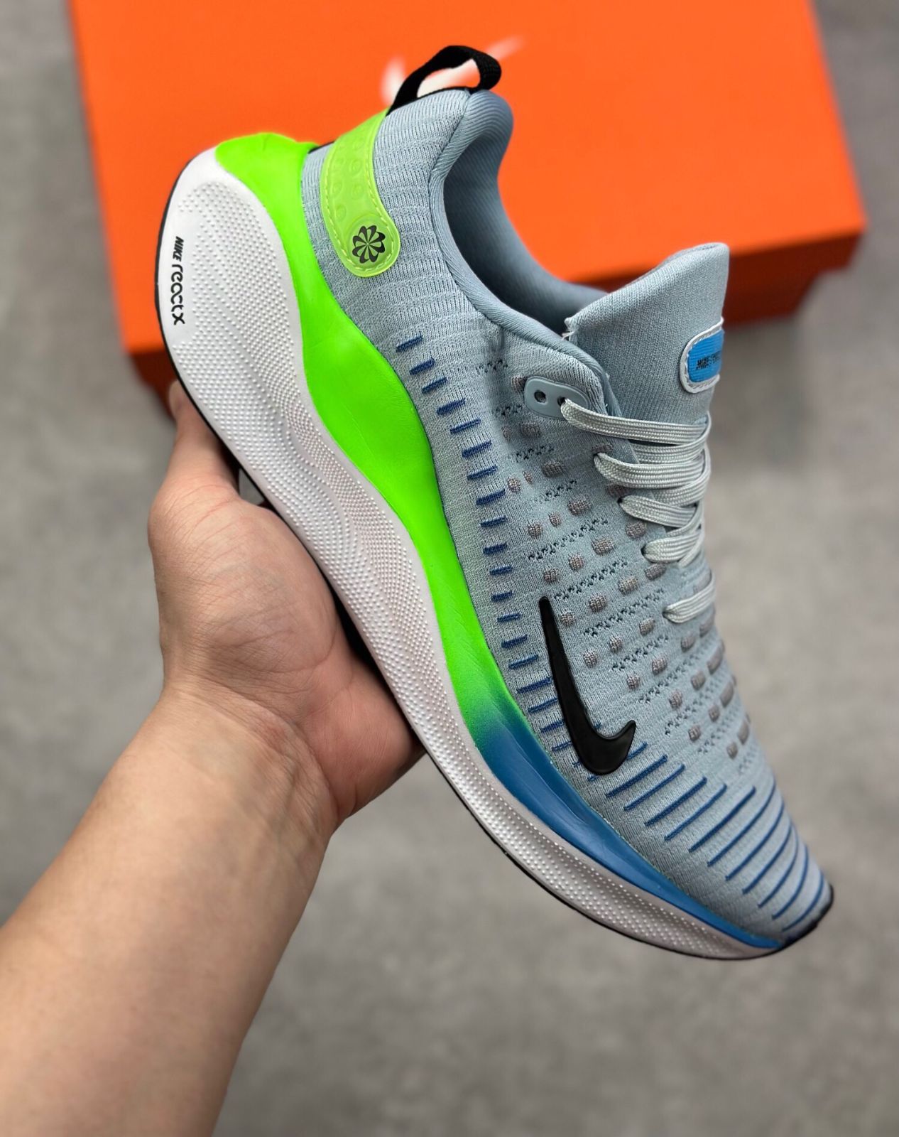 新品未使用 NIKE  INFINITY RUN 4   DR2665-402 ナイキ インフィニティラン 4  ライトアーモリーブルー/スターブルー/コートブルー/ブラック