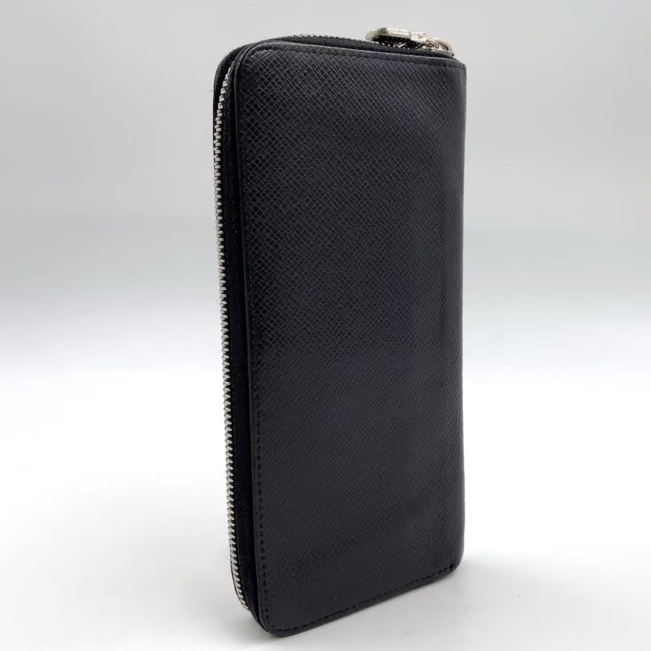 LOUIS VUITTON ラウンドファスナー長財布 タイガ ヴェルティカル 黒 LOUIS VUITTON ラウンドファスナー長財布 タイガ ヴェルティカル 黒