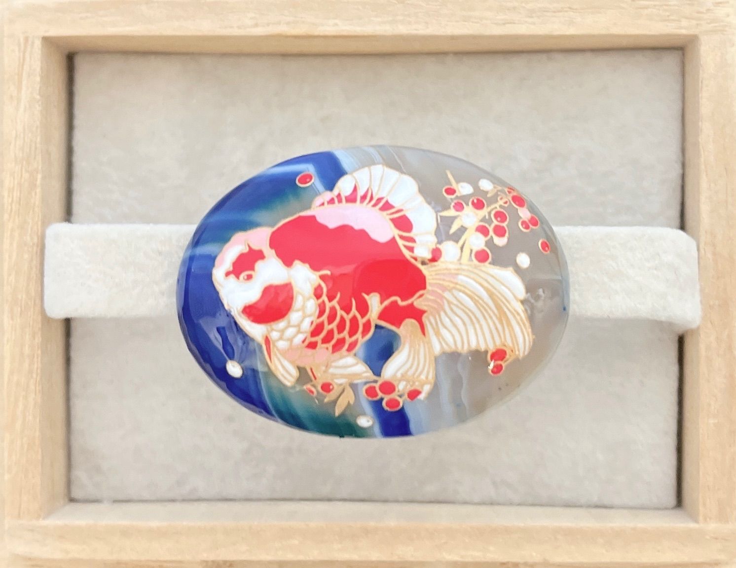 ☆〜天然石 ブルー縞瑪瑙 金魚の王様 蘭鋳ランチュウ 帯留め 40×30 