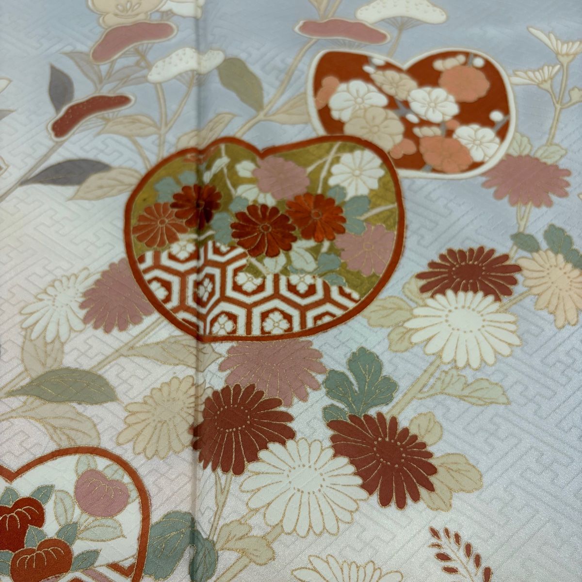 訪問着 身丈150cm 裄丈65cm M 袷 吾妻徳穂 落款あり 逆さ雲取り 草花 金糸 金彩 ピンク 正絹 逸品 中古 訪問着 身丈154cm 裄丈62.5cm S 袷 吾妻徳穂 落款 団扇文 草花 刺繍