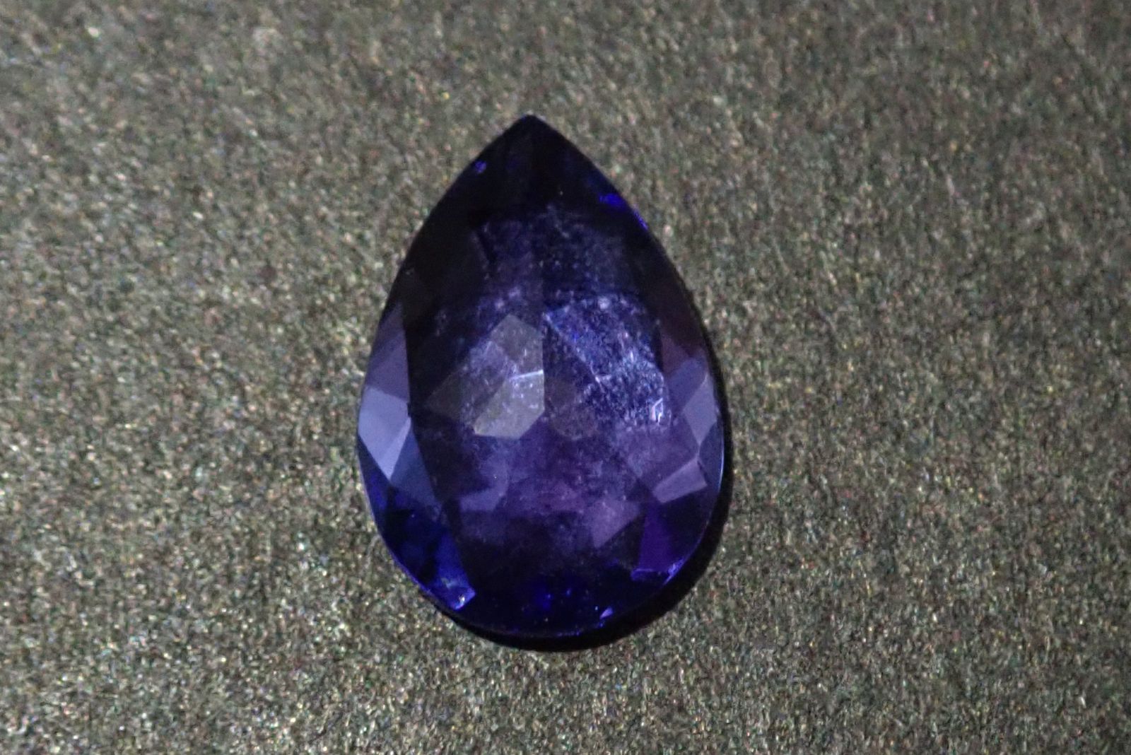 天然ゾイサイト(タンザナイト) ルース 0.600ct* 最高 約6mm×4mm