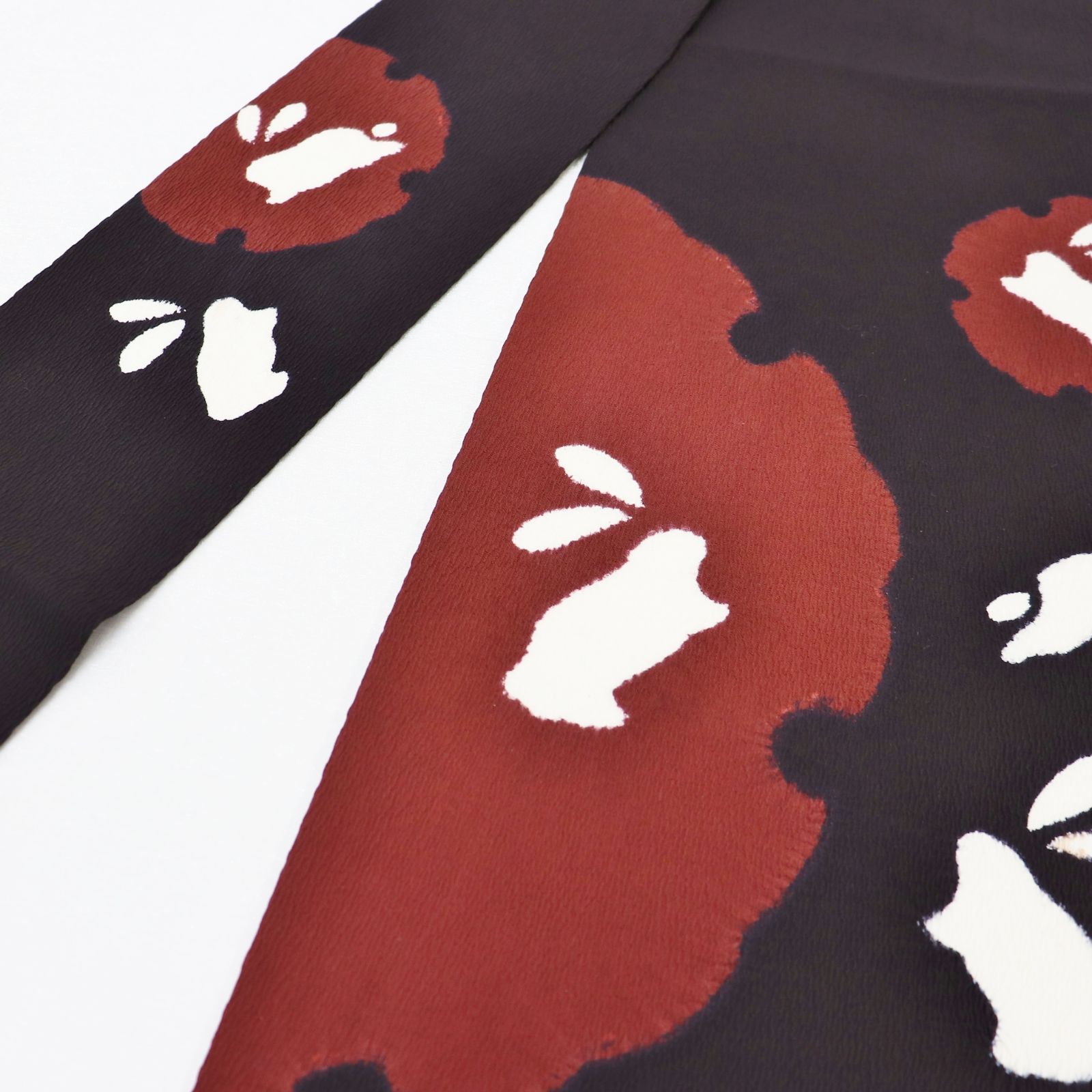 破れ雪輪に飛びうさぎ 染め分け