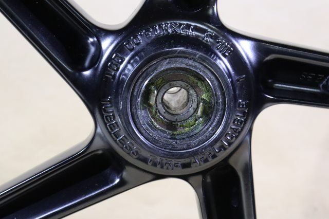 MC33 フロントホイール