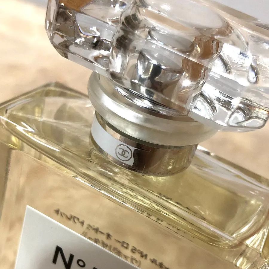 CHANEL N⚪︎5 ロー オードゥたトワレット ヴァポリザター 100ml 69616862_14072_d_500.jpg