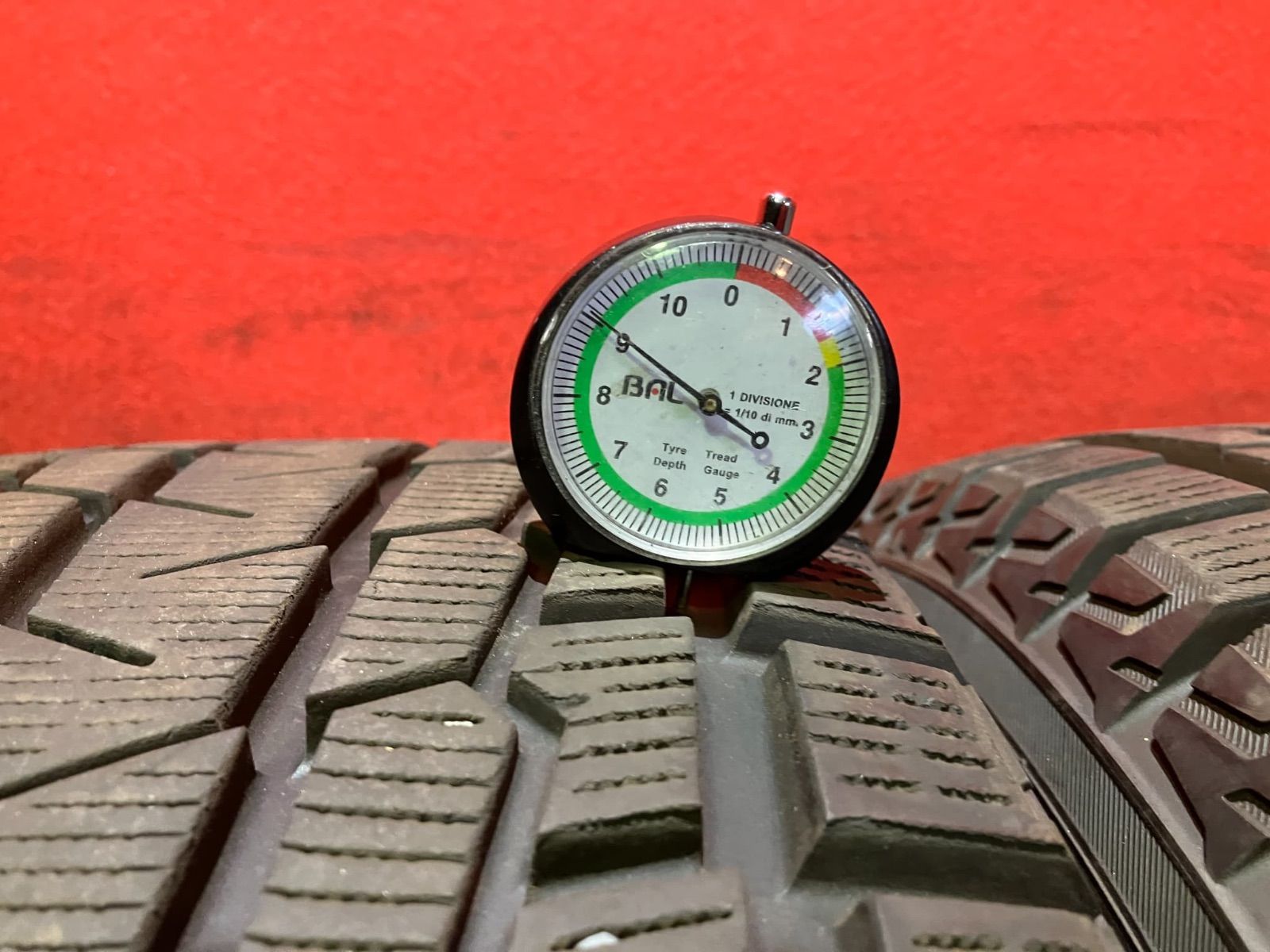 スタッドレスタイヤ 235