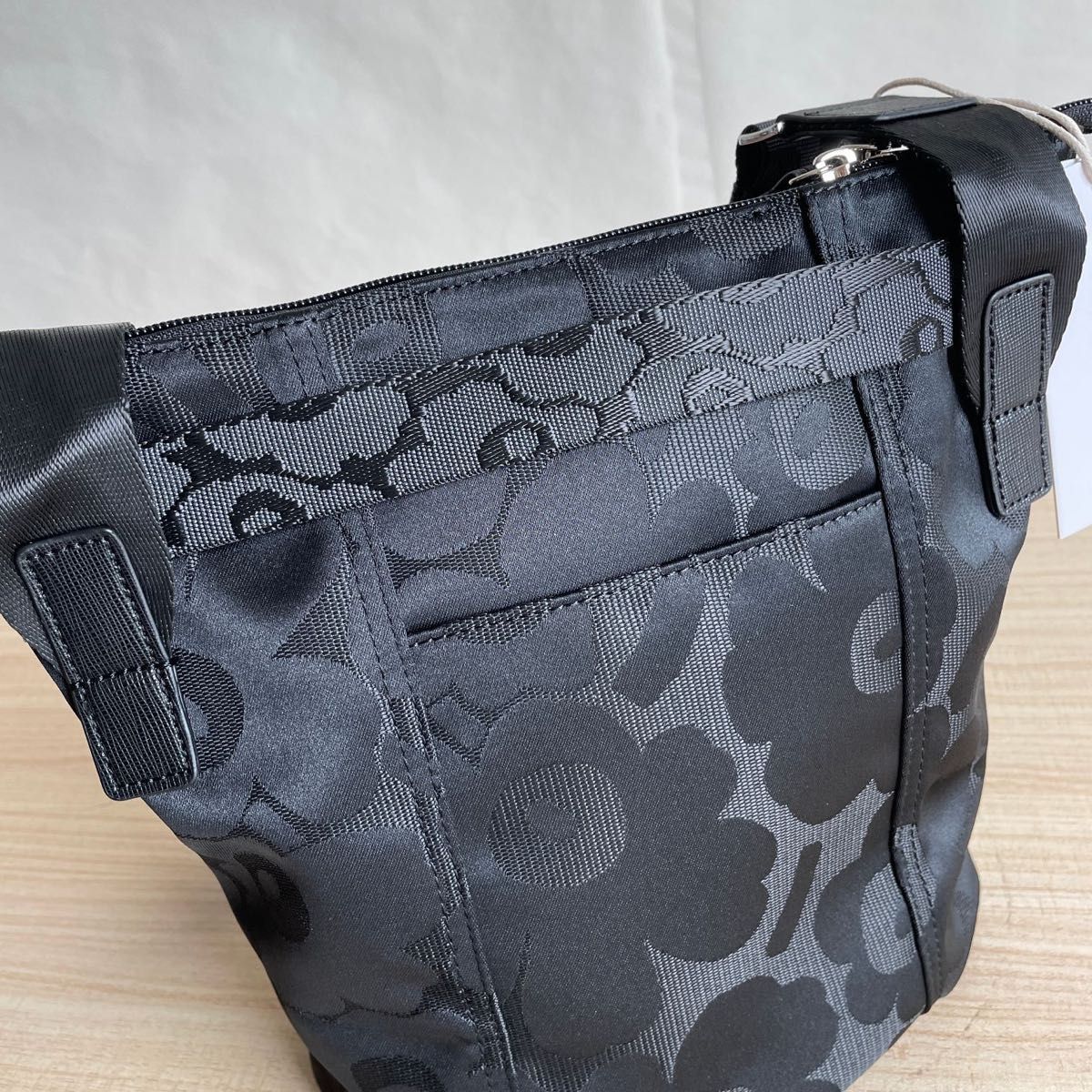 新品未使用 Marimekko マリメッコ ウニッコ柄 花 ベルト ブラック 完売品 新品Marimekko マリメッコ ウニッコ柄 花 ベルト