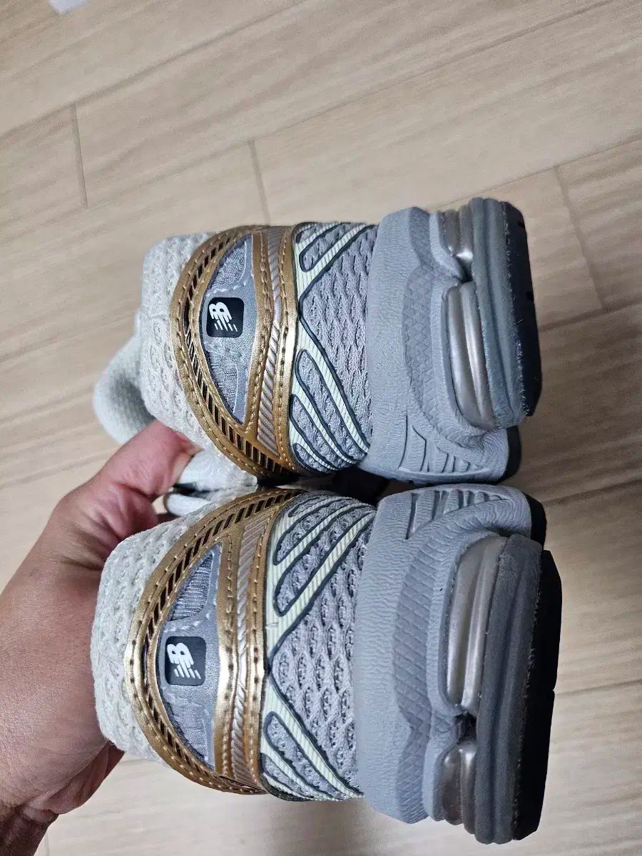 ニューバランス 860v2 シー ソルト GOLD メタリック 225 OLIVEOS_COM_TR