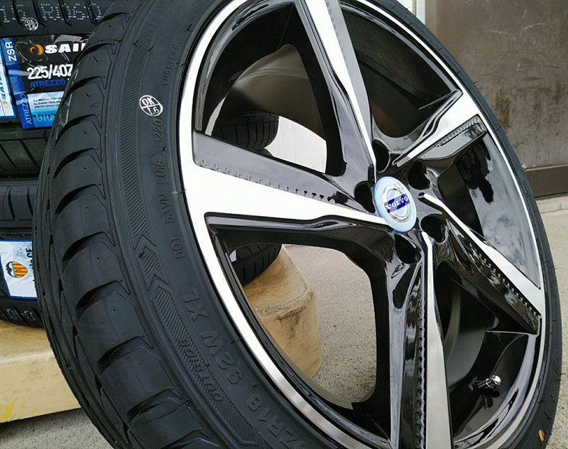 VOLVO V40 ボルボ 人気 タイヤホイールセット 新品4本セット