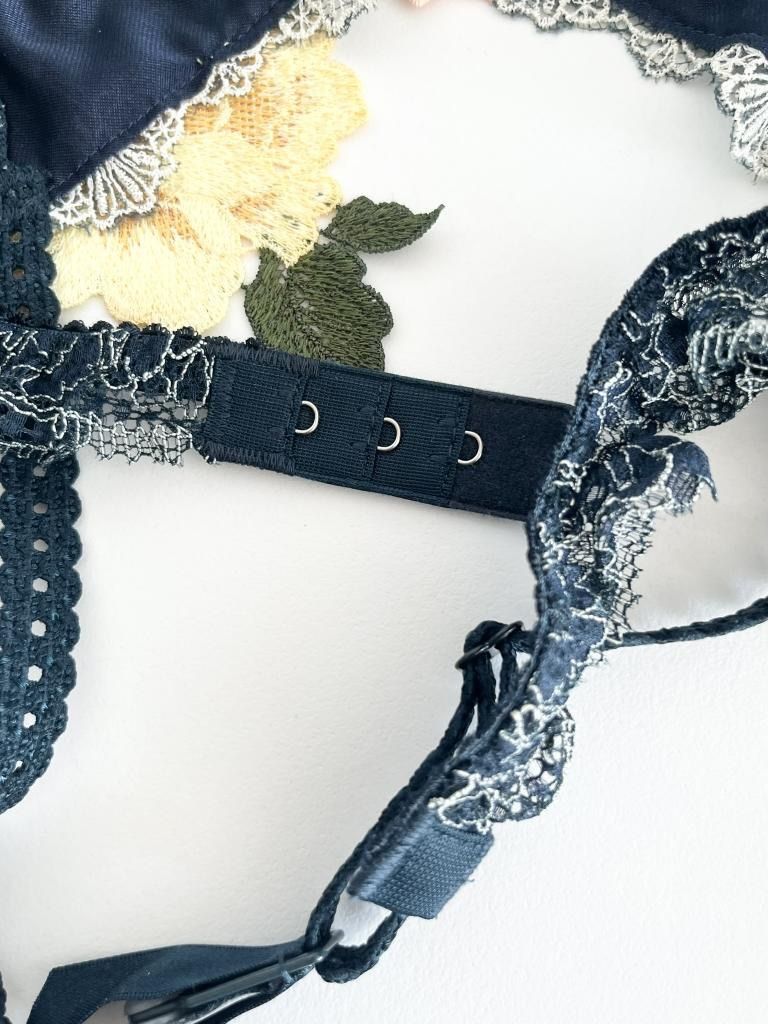 新品サルート22G王様と私ガーターベルトMワコール サルート 22G