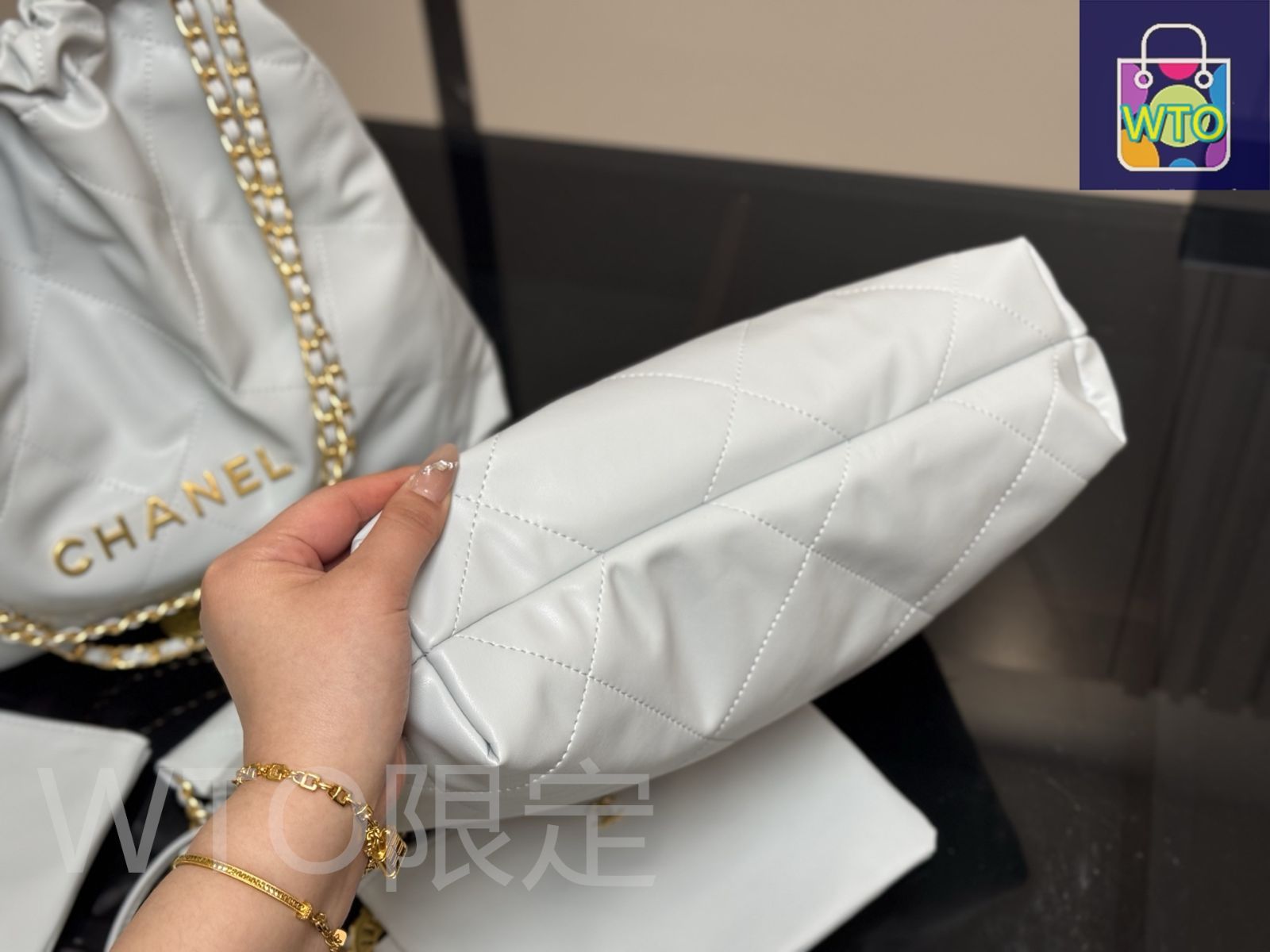 大幅値下げ❤️お得❤️半額以下CHANEL 新品未使用 Chanel 22 ミニ ハンドバッグ、ウォッシュド デニム、ブルー