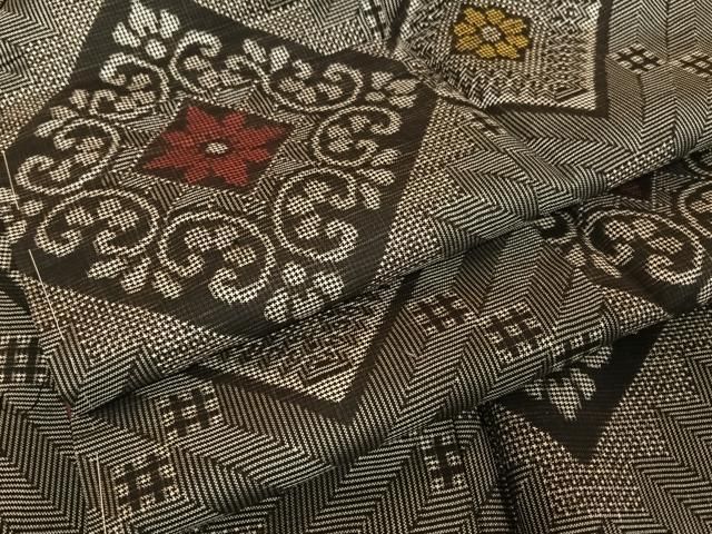 平和屋着物●上質な色無地　舞蝶文　深緋色　正絹　逸品　BAAU5838mz 平和屋着物○上質な色無地 舞蝶文 深緋色 正絹 逸品 BAAU5838mz