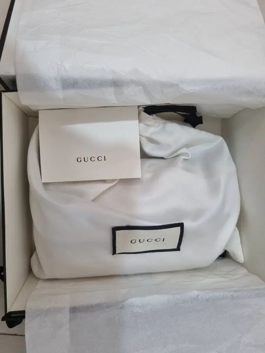 GUCCI グッチ