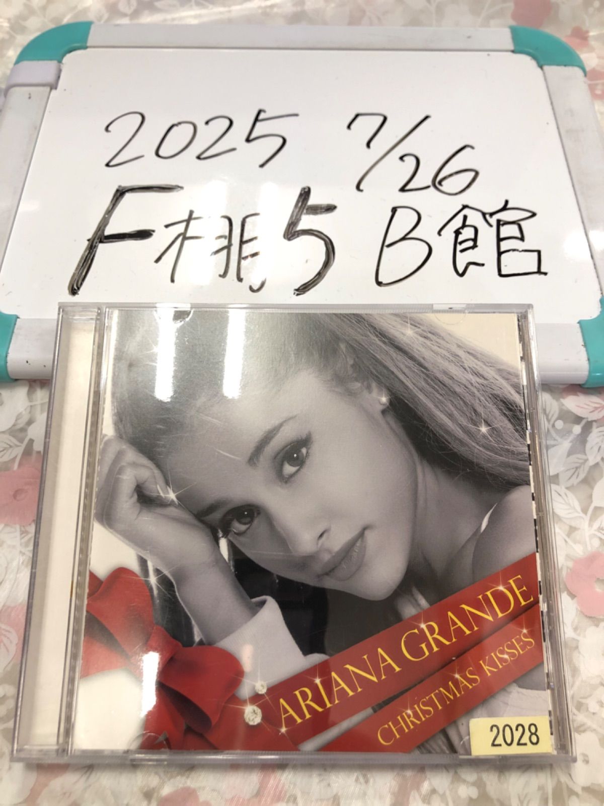 アリアナグランデ：クリスマスキス【日本独自企画盤帯】帯・グリーティングカード付き アリアナグランデ：クリスマスキス【日本独自企画盤帯】帯