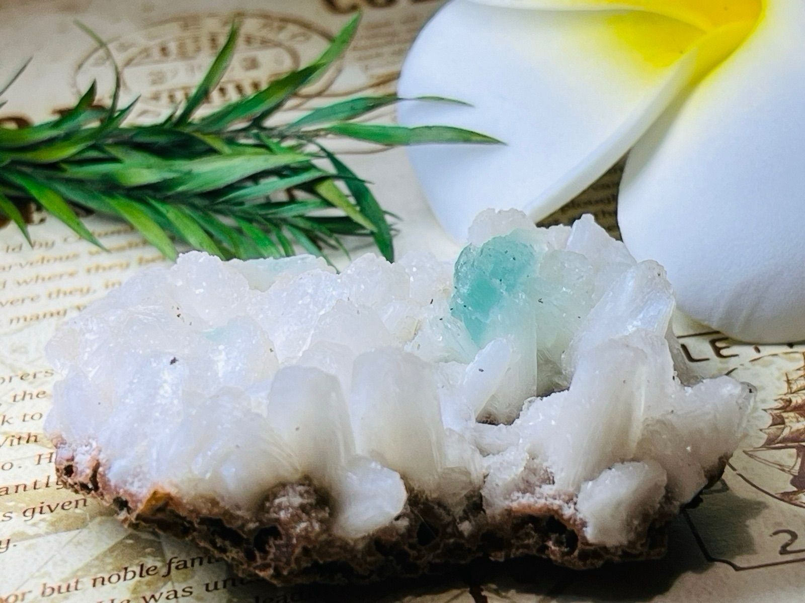 インド産 グリーンアポフィライト スティルバイト ラフストーン