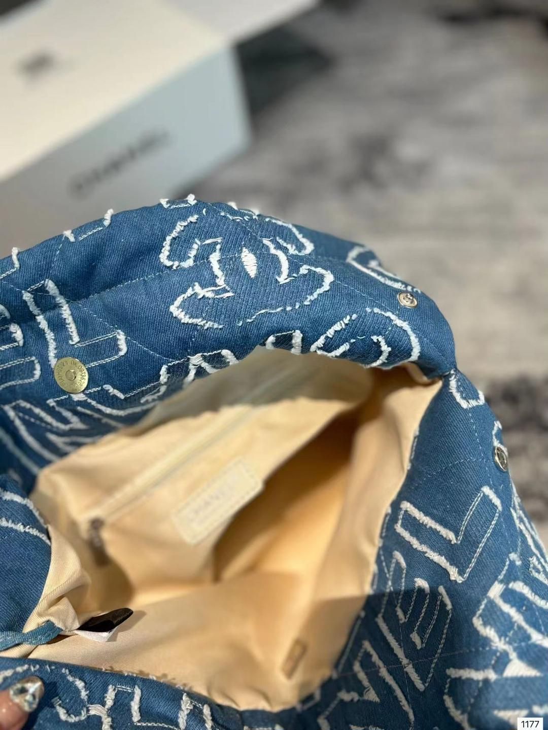 シンプルでレトロな｜