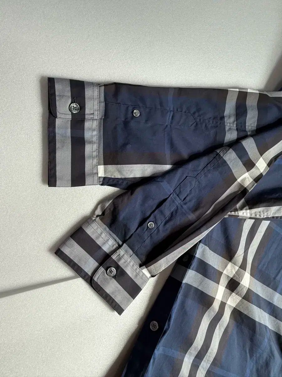 美品バーバリーBurberry、ストライプ、Yシャツ、ボタンダウン、現行