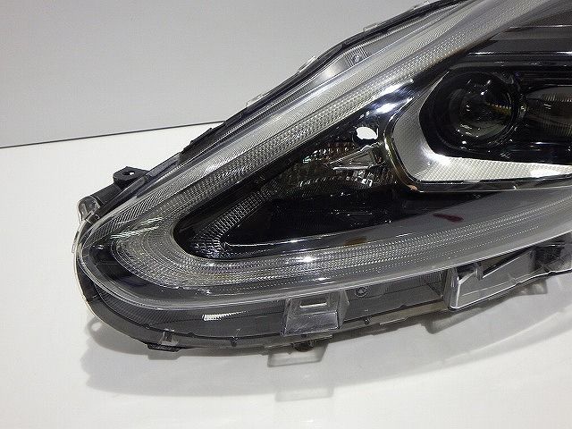 マモル　TOYOTA シエンタヘッドライト　左 トヨタ 純正 シエンタ 《 NSP170G 》 左ヘッドライト 81170-52K20