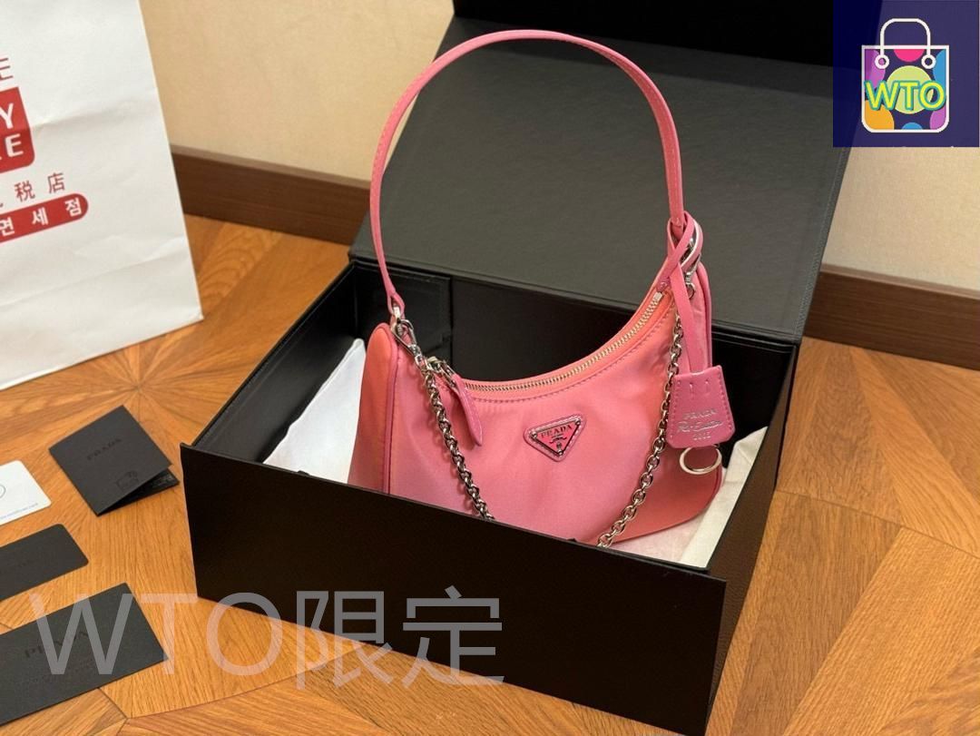 PRADAプラダのとてもスタイリッシュな女性用ショルダーバッグ