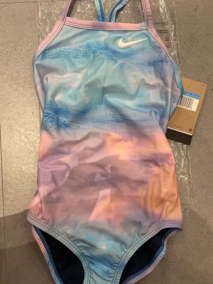 ナイキスイム 日の出前 レーサーバック ローカット 26