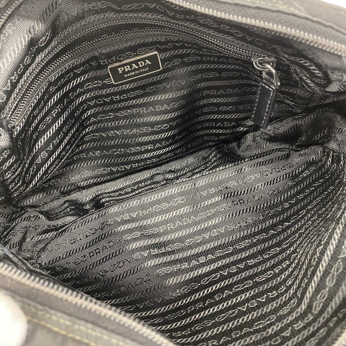 5id4752】プラダ ショルダーバッグ ナイロン ブラック シルバー金具  