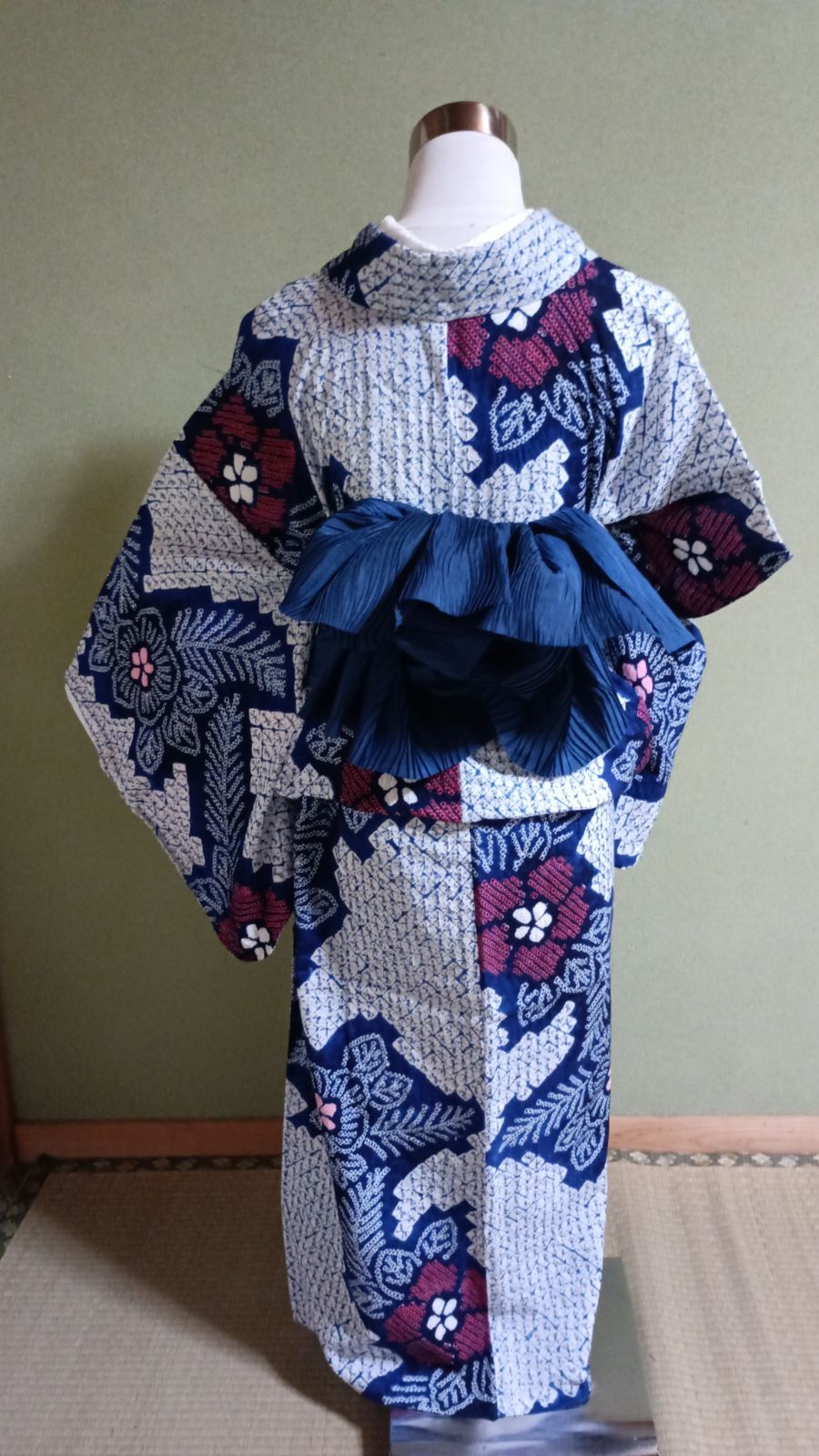 有松鳴海絞り　浴衣　蜘蛛絞り　帽子絞り Amazon.co.jp: 有松鳴海絞り 浴衣 ゆかた 黒 花模様 蜘蛛絞り肩
