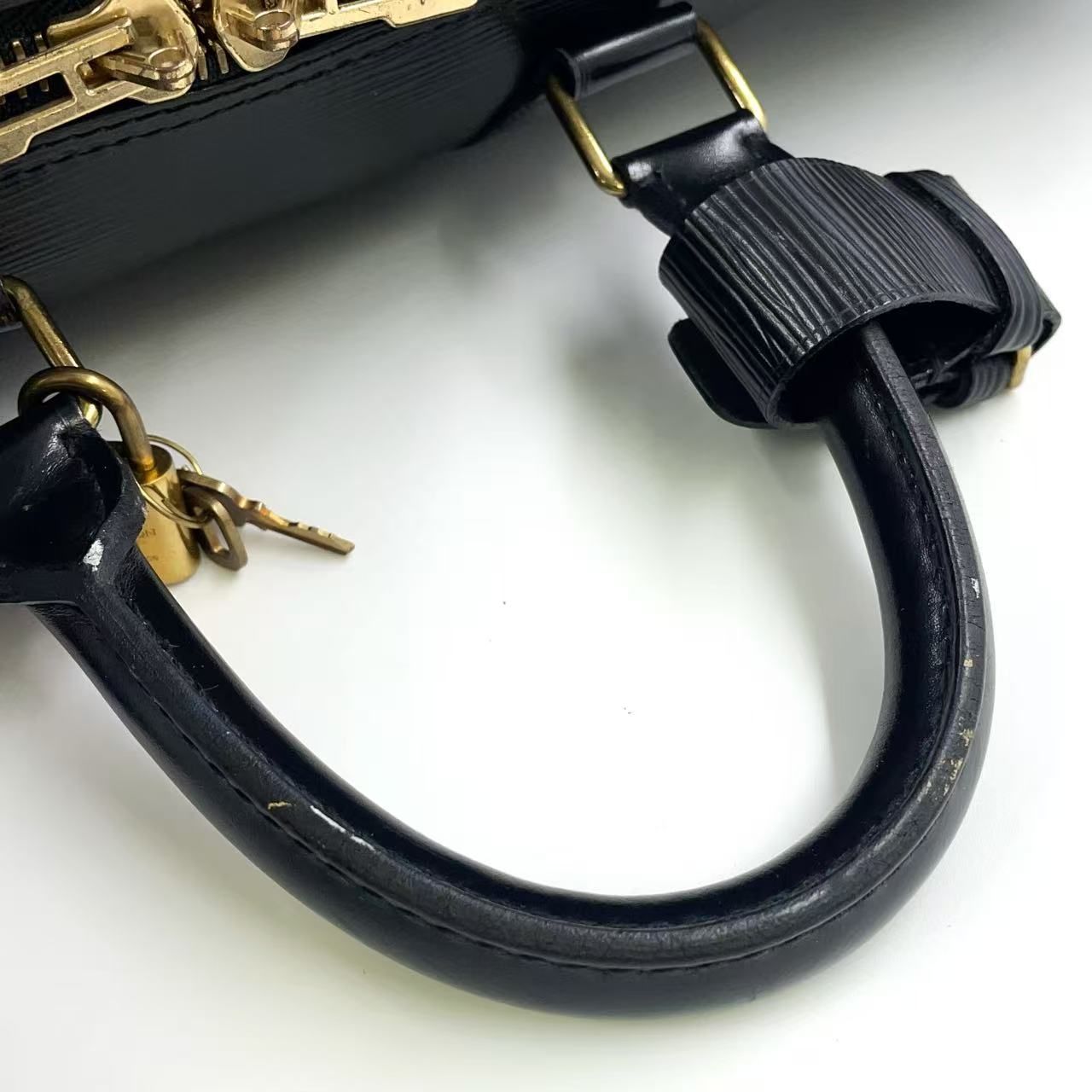LOUIS VUITTON キーポル45 M42972 エピ ノワール LOUIS VUITTON キーポル45 M42972 エピ ノワール - メルカリ