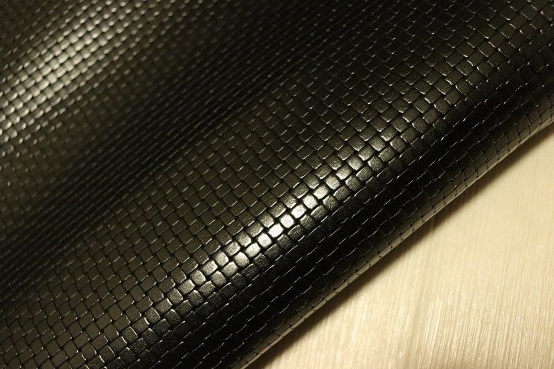 ブラック 272ds クロム革 牛革 国産 レザー メッシュ型押し はぎれ 一枚革 レザークラフト 革 皮 本革 diy 生地 材料