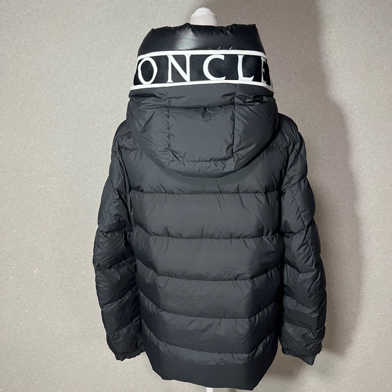 美品 CARDERE 23年製】MONCLER CARDERE カーデーレ フーディダウン ジャケット モンクレールジャパン 2 ブラック  袋・ハンガー付き - メルカリ