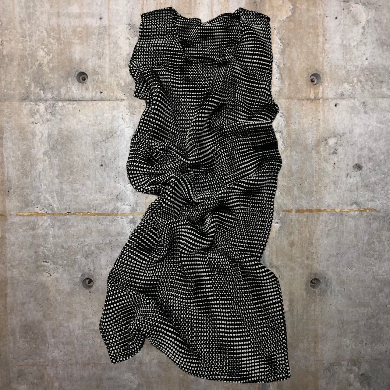 ISSEY MIYAKE(イッセイミヤケ) 90's dot pattern pleated sleeveless dress/ドット柄 プリーツノースリーブワンピース/ヴィンテージ IM61-FH914 SIZE L ブラック×ホワイト 銀タグ 90年代 - メルカリ